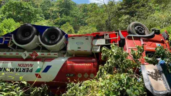 Truk Tangki Terjun Ke Jurang Di Manggarai Timur Avtur Labuan Bajo